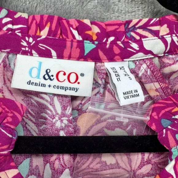 NWOT Denim & Company Magenta Floral Ruffle Button Front Blouse XS Short Sleeve - Picture 3 of 7